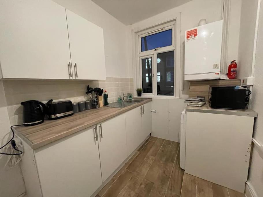 Comfortable 2 Bedroom On Tower Bridge London Exterior foto