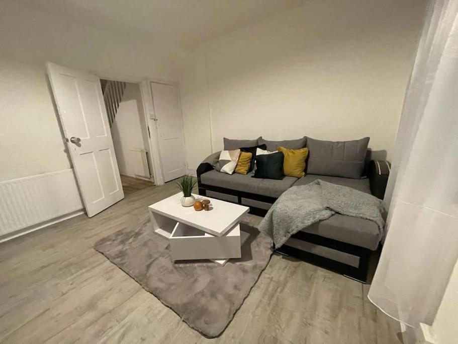 Comfortable 2 Bedroom On Tower Bridge London Exterior foto