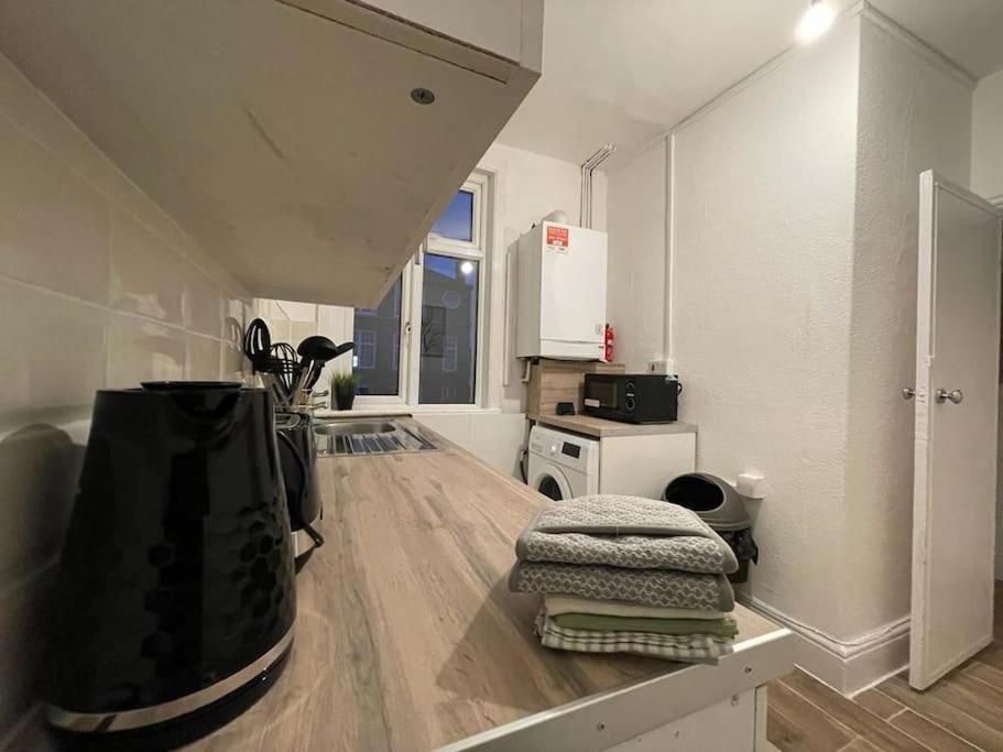 Comfortable 2 Bedroom On Tower Bridge London Exterior foto