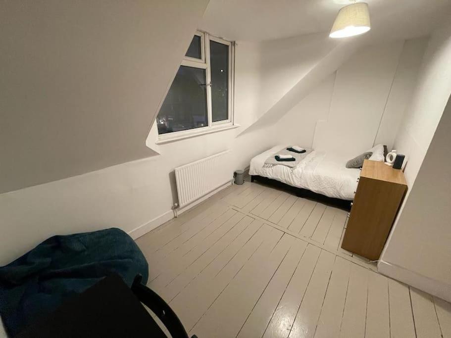 Comfortable 2 Bedroom On Tower Bridge London Exterior foto