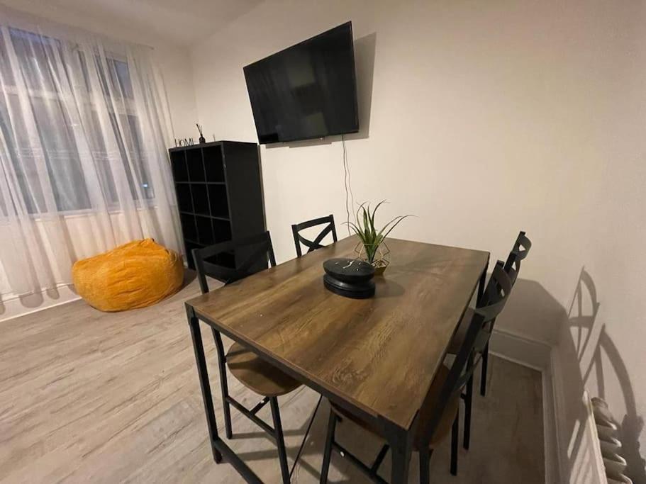 Comfortable 2 Bedroom On Tower Bridge London Exterior foto