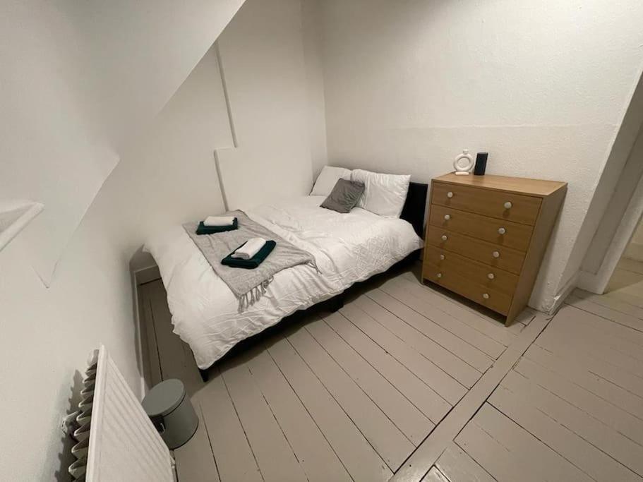 Comfortable 2 Bedroom On Tower Bridge London Exterior foto